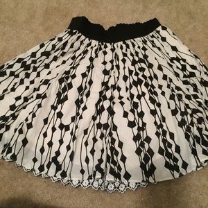 Black and white print skirt